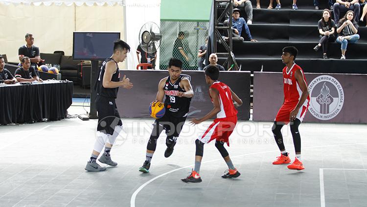 Aksi Reza Guntara saat membela Timnas Basket 3x3.