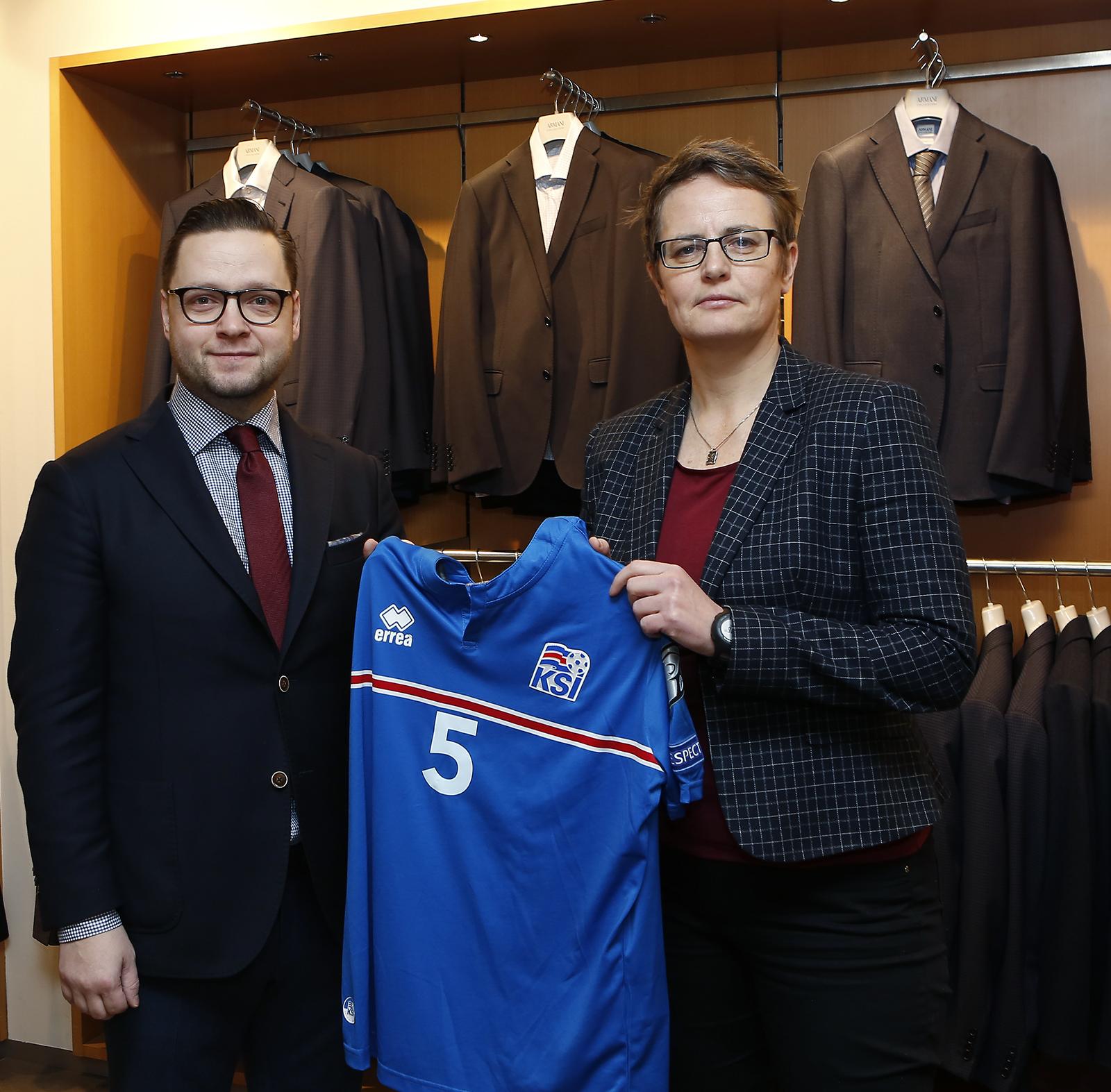 Klara Bjartmarz Sekretaris Jenderal Federasi Sepak bola Islandia (KSI) Copyright: Klara Bjartmarz (dikanan)
