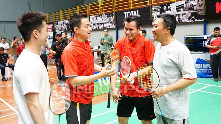 Canda tawa Iman Nahrawi, Kevin Sanjaya, Candra Wijaya dan Ricky Soebagdja. Copyright: Petrus Manus Da Yerimon/INDOSPORT