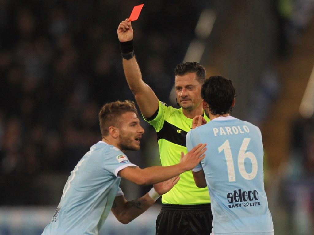 Ciro Immobile dikartu merah oleh wasit Piero Giacomelli. Copyright: Fox Sport