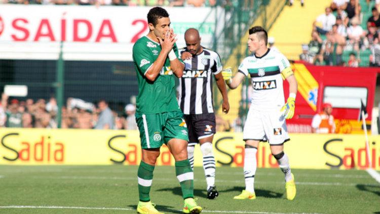 Junior Timbo, saat membela Chapecoense.