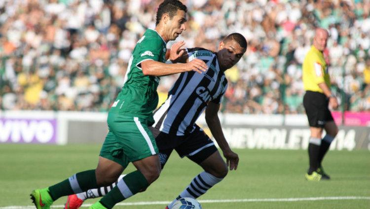 Junior Timbo, saat membela Chapecoense.