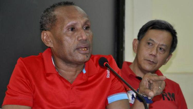 Ketum Persipura Jayapura, Benhur Tomi Mano Copyright: Sumber Bola