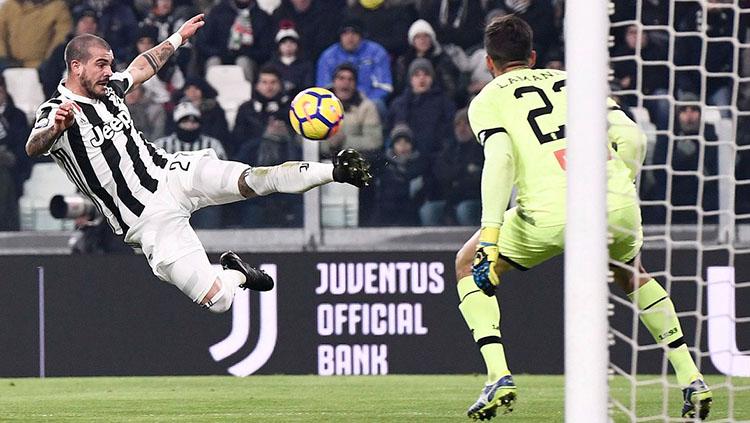 Aksi Stefano Sturaro di laga babak 16 besar Coppa Italia saat masih membela Juventus. - INDOSPORT