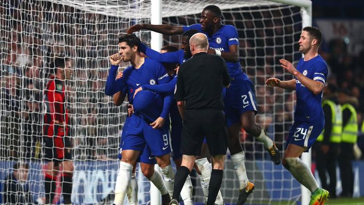 Selebrasi para pemain Chelsea setelah Alvaro Morata berhasil mencetak gola ke gawang Bournemouth pada menit ke-90