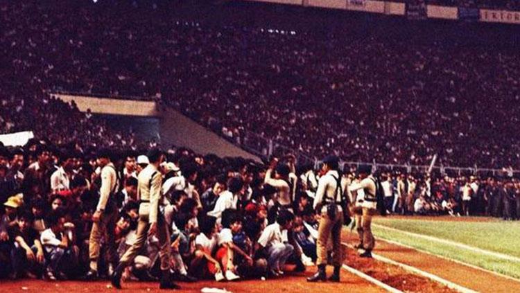 Laga final Divisi Utama 1985 antara Persib vs PSMS di Stadion Gelora Bung Karno. Copyright: istimewa