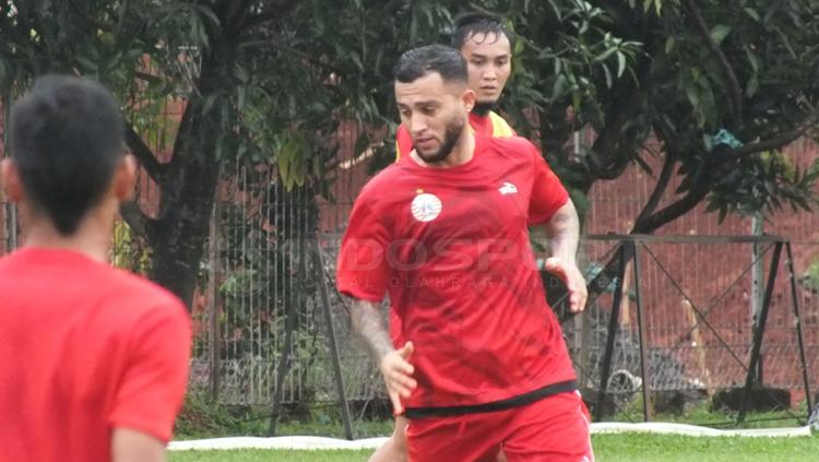 Faysal Shayesteh menjalani seleksi bersama Persija Jakarta. Copyright: Muhammad Adiyaksa/INDOSPORT