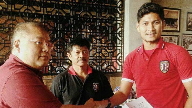 Abdul Rahman saat resmi ke Bali United. Copyright: Internet