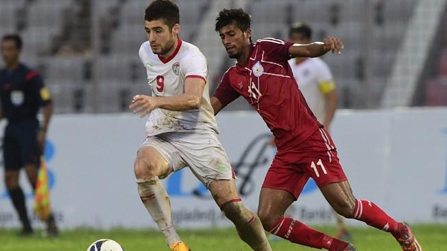 Nuriddin Davronov (kiri) , pemain anyar Madura United Copyright: FIFA