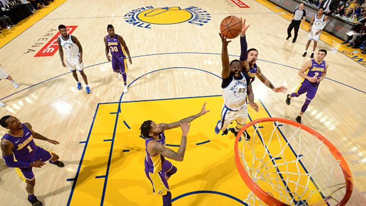 Situasi pertandingan Los Angeles Lakers vs Golden State Warriors. - INDOSPORT
