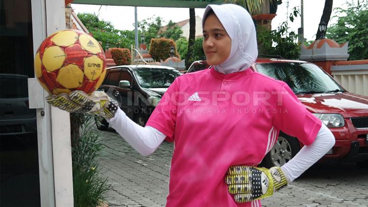 Syifa Khaerunisa, penjaga gawang Sikiwangi FC. Copyright: Zainal Hasan/INDOSPORT