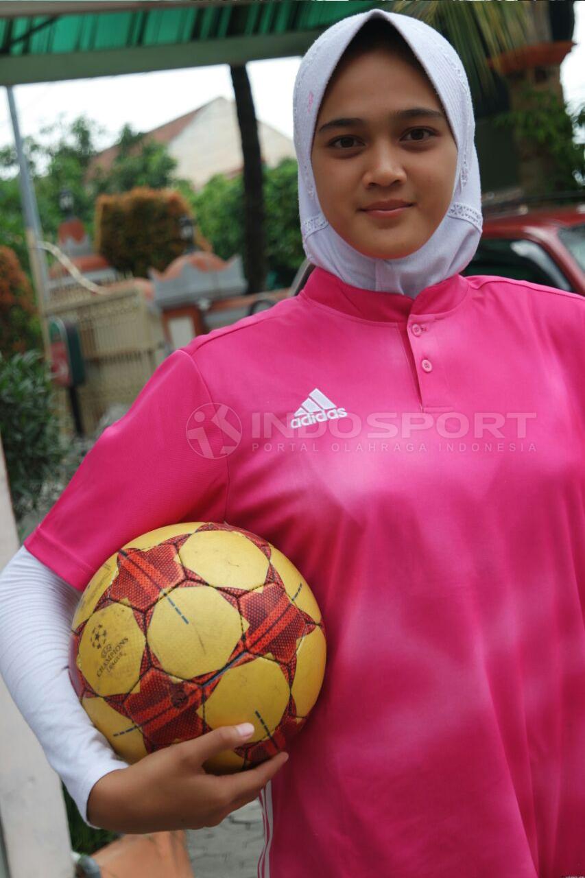 Syifa Khaerunisa, penjaga gawang Sikiwangi FC. Copyright: Zainal Hasan/INDOSPORT