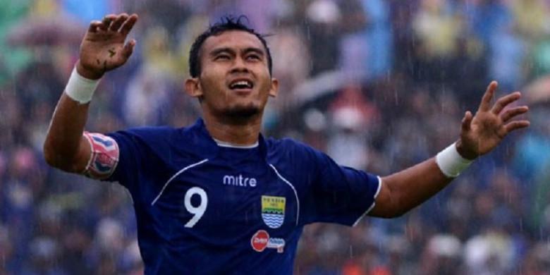 Airlangga Sucipto saat berkostum Persib Bandung Copyright: Tribunjabar.com