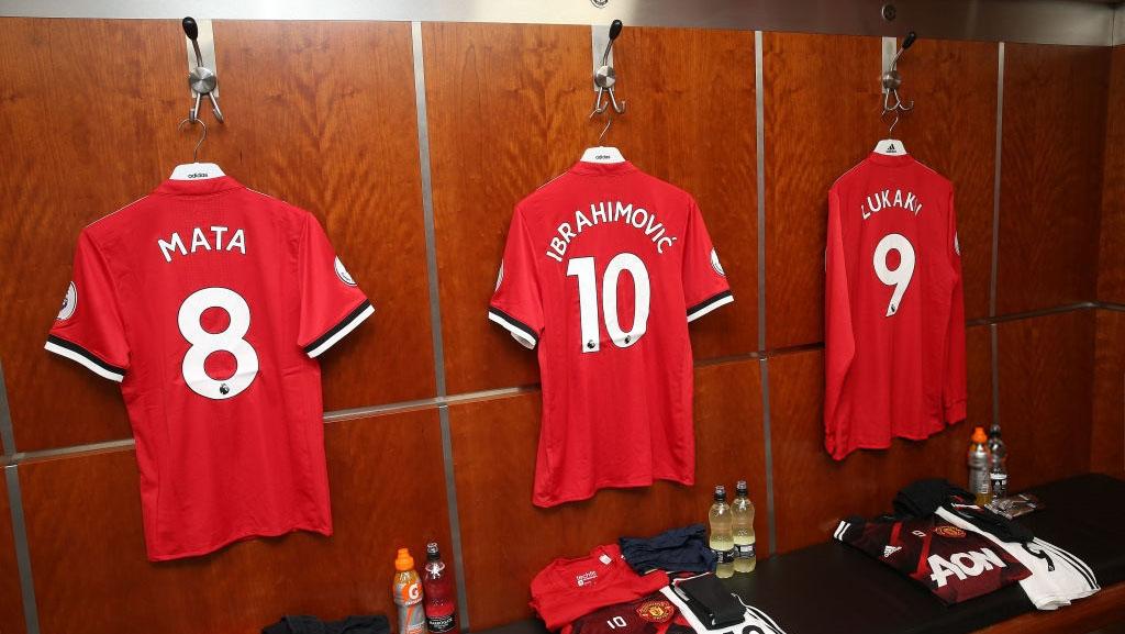 Jersey Mata, Ibrahi,ovic dan Lukaku Copyright: Indosport.com