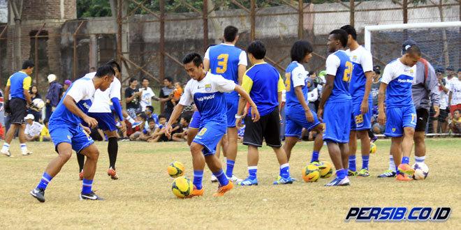 Persib TC di Stadion Persikas Subang Copyright: Persib.co.id