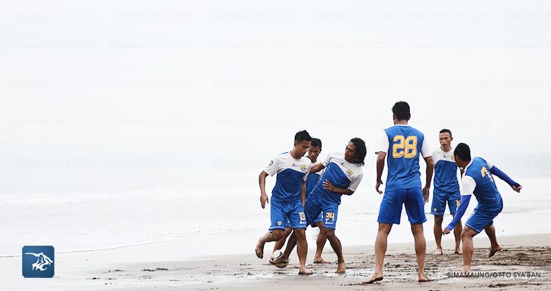 Persib Bandung latihan di Pangandaran Copyright: Simamaung.com