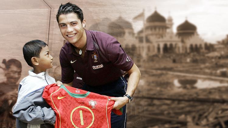Blak-blakan Martunis bahwa ia tak mengenakan jersey Cristiano Ronaldo saat terjadi tsunami, lantaran saat itu CR7 masih belum sepopuler sekarang.