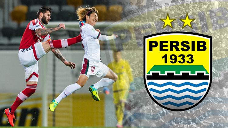 Bojan Malisic (kiri) berusaha merebut bola dari Katsumi Yusa.