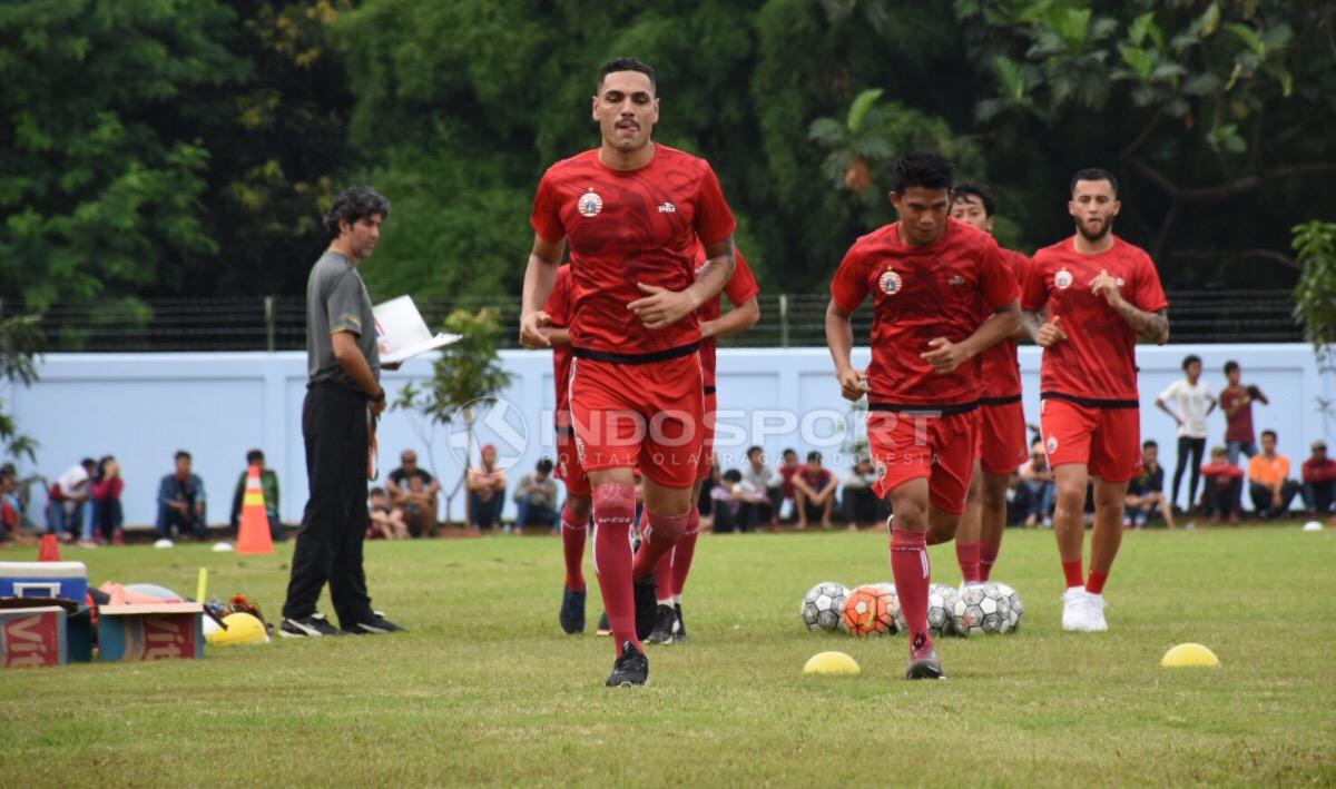 Latihan Persija kali ini diikuti 4 pemain asing. Copyright: Herry Ibrahim/INDOSPORT