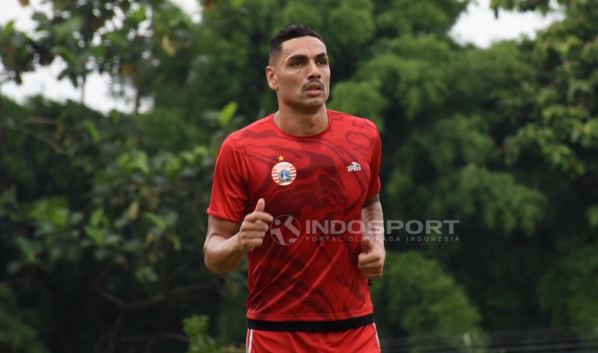 Pemain asal Brasil, Jaimerson da Silva Xavier dalam latihan Persija Jakarta.