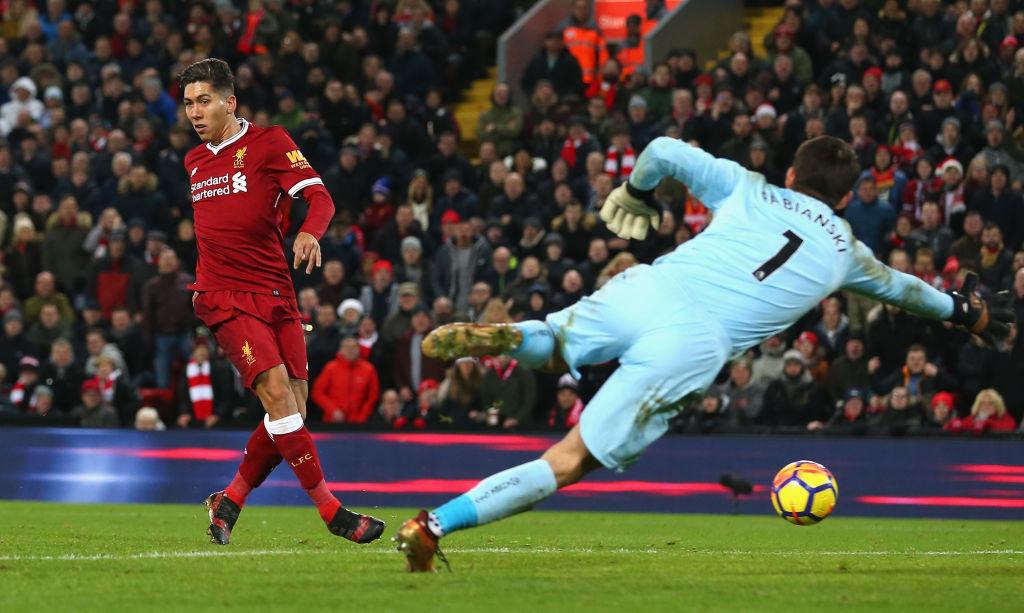 Aksi Firmino saat menjebol gawang Swansea. Copyright: Getty Images