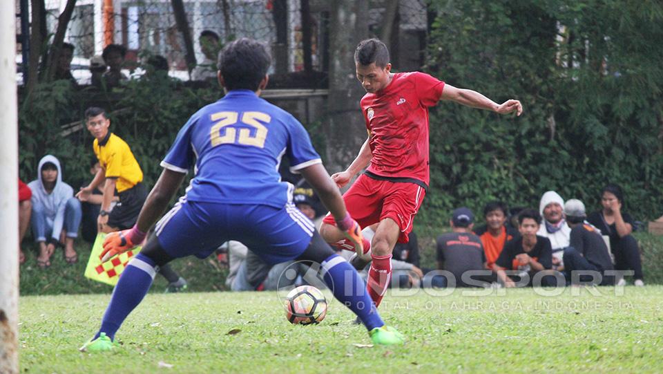 Proses terjadinya Goal ke delapan Persija Jakarta ke gawang Mutiara Cempaka oleh Ismed Sofyan.