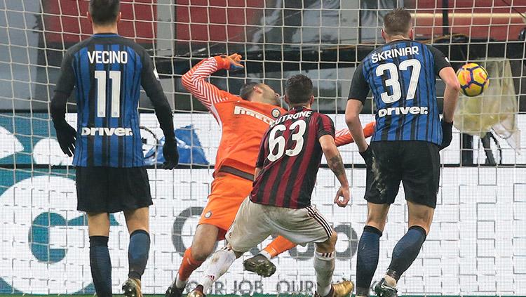 Gol Patrick Cutrone di laga perempatfinal Coppa Italia, kontra Inter Milan. Copyright: INDOSPORT