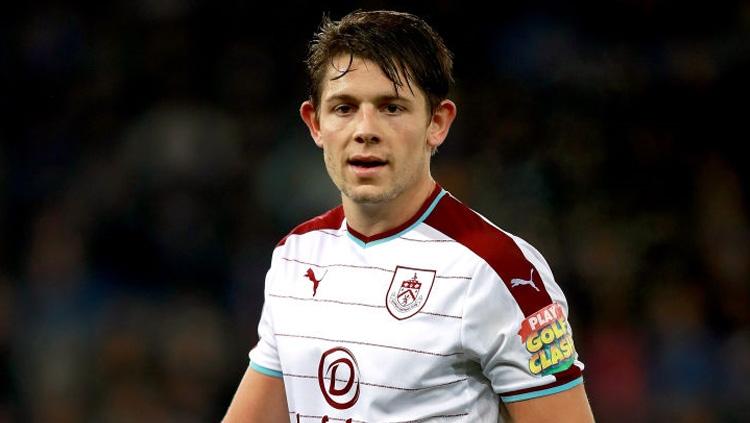 Bek Burnley, James Tarkowski. Copyright: INDOSPORT