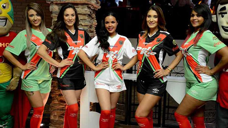 Para pendukung FC Juarez. - INDOSPORT