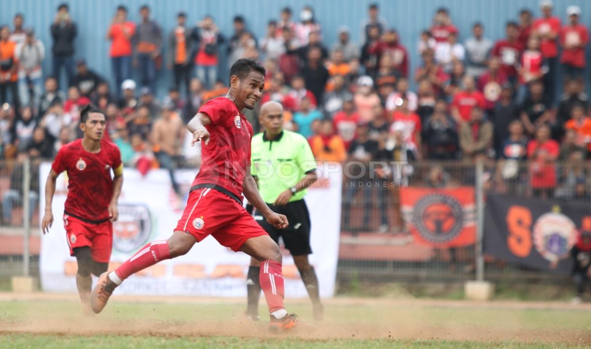 Ramdani Lestaluhu berhasil mencetak gol kedua untuk Persija Jakarta lewat tendangan penalti.