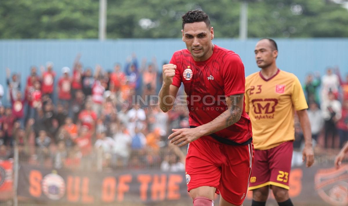 Selebrasi marquee player Persija Jakarta, Jaimerson da Silva Xavier usai mencetak gol pertama ke gawang Persika.