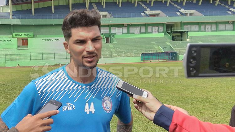 Bek Arema FC, Arthur Da Rocha. Copyright: Ian Setiawan/INDOSPORT