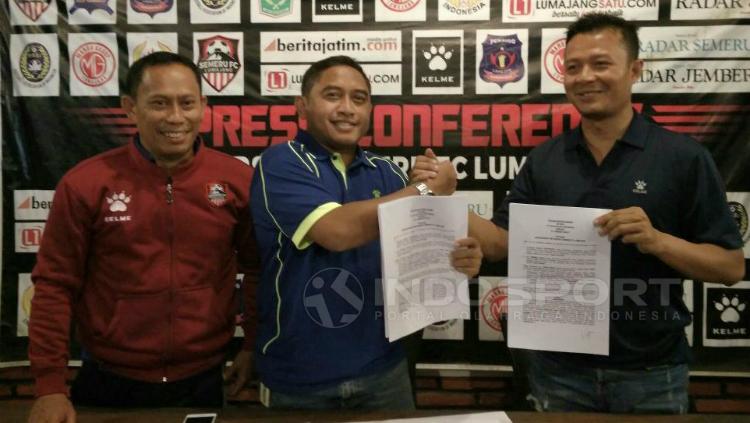 Miko Agus Pribadi (tengah) bersama perwakilan apparel