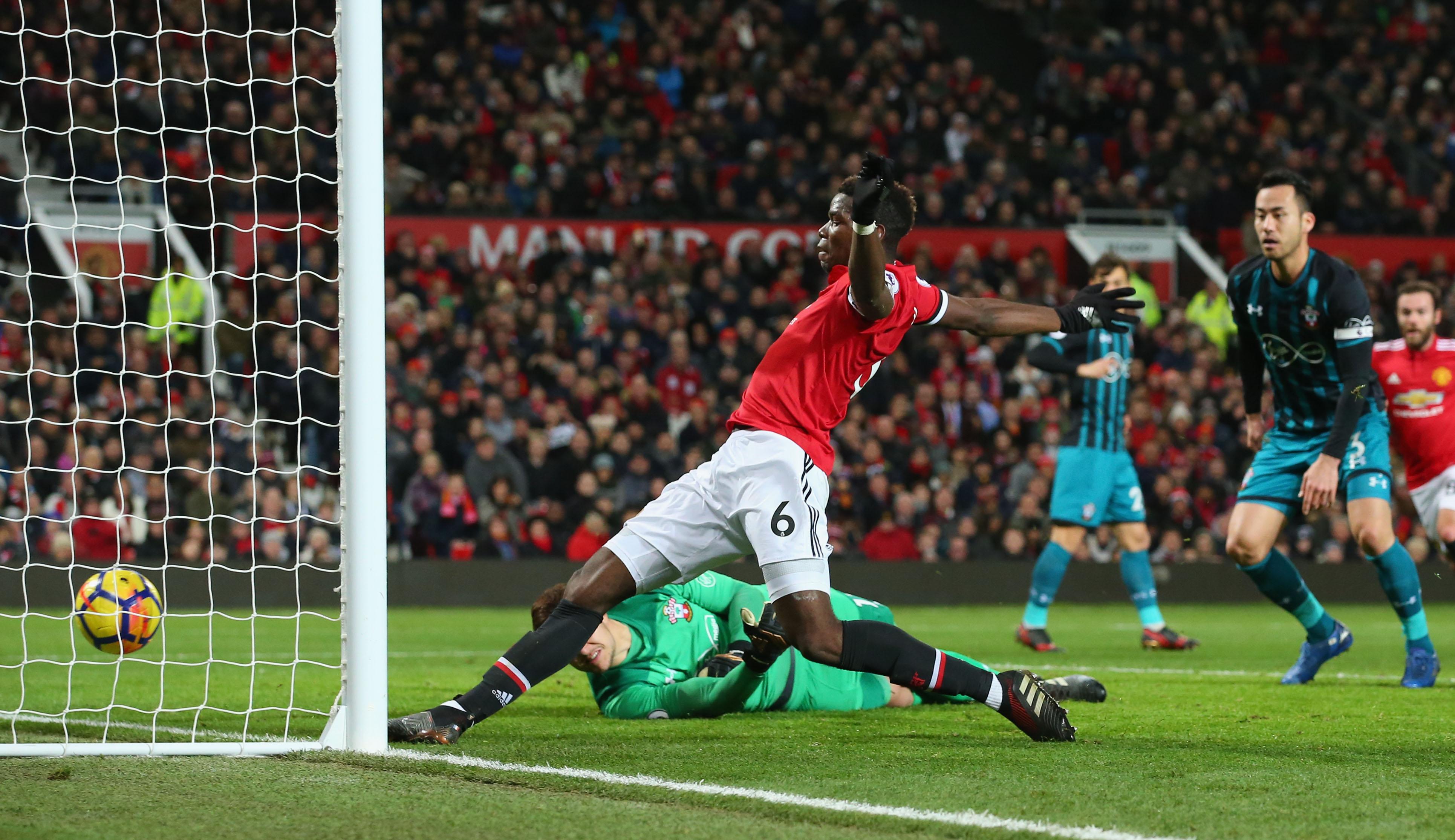 Paul Pogba saat mencetak gol, namun dianulir karena offside. Copyright: INDOSPORT