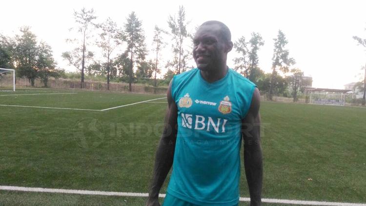 Herman Dzumafo mengikuti latihan perdana bersama Bhayangkara FC. Copyright: Zainal Hasan/INDOSPORT