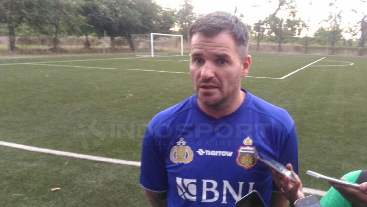 Pelatih Bhayangkara FC, Simon McMenemy. Copyright: Zainal Hasan/INDOSPORT