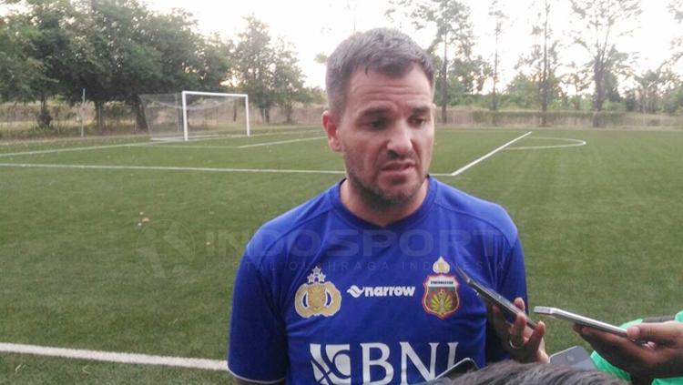 Pelatih Bhayangkara FC, Simon McMenemy. Copyright: Zainal Hasan/INDOSPORT