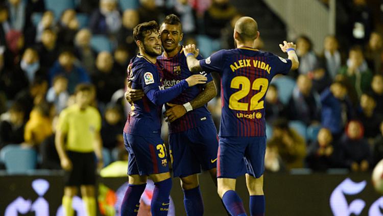 Jose Arnaiz (kiri) merayakan golnya bersama Paulinho dan Alex Vidal. Copyright: INDOSPORT