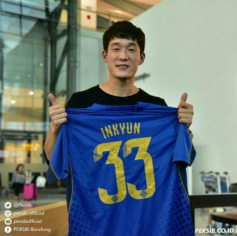 Oh In-Kyun resmi berseragam Persib Bandung Copyright: persib.co.id