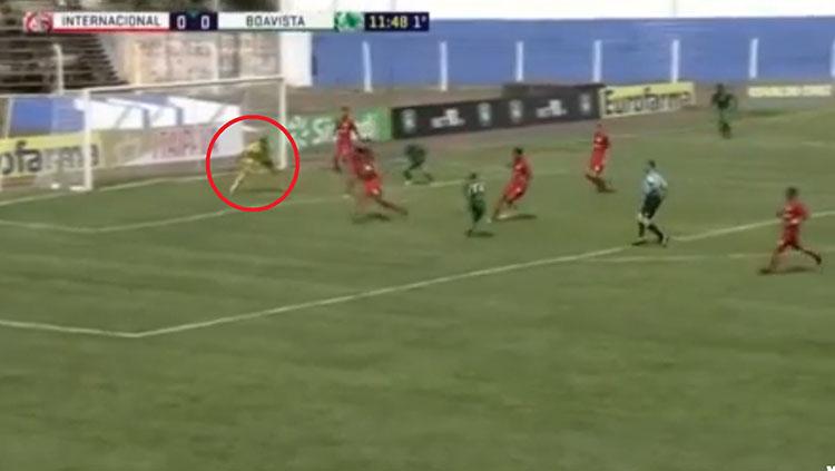 Carlos Miguel kiper raksasa yang bermain untuk Internacional de Porto Alegre.