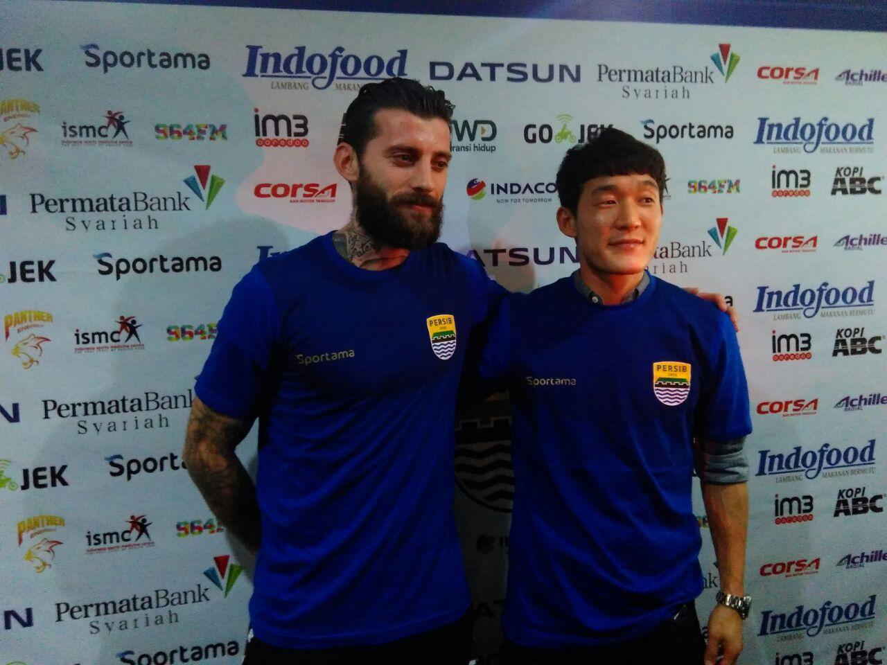 Bojan dan Oh In-Kyun Copyright: INDOSPORT