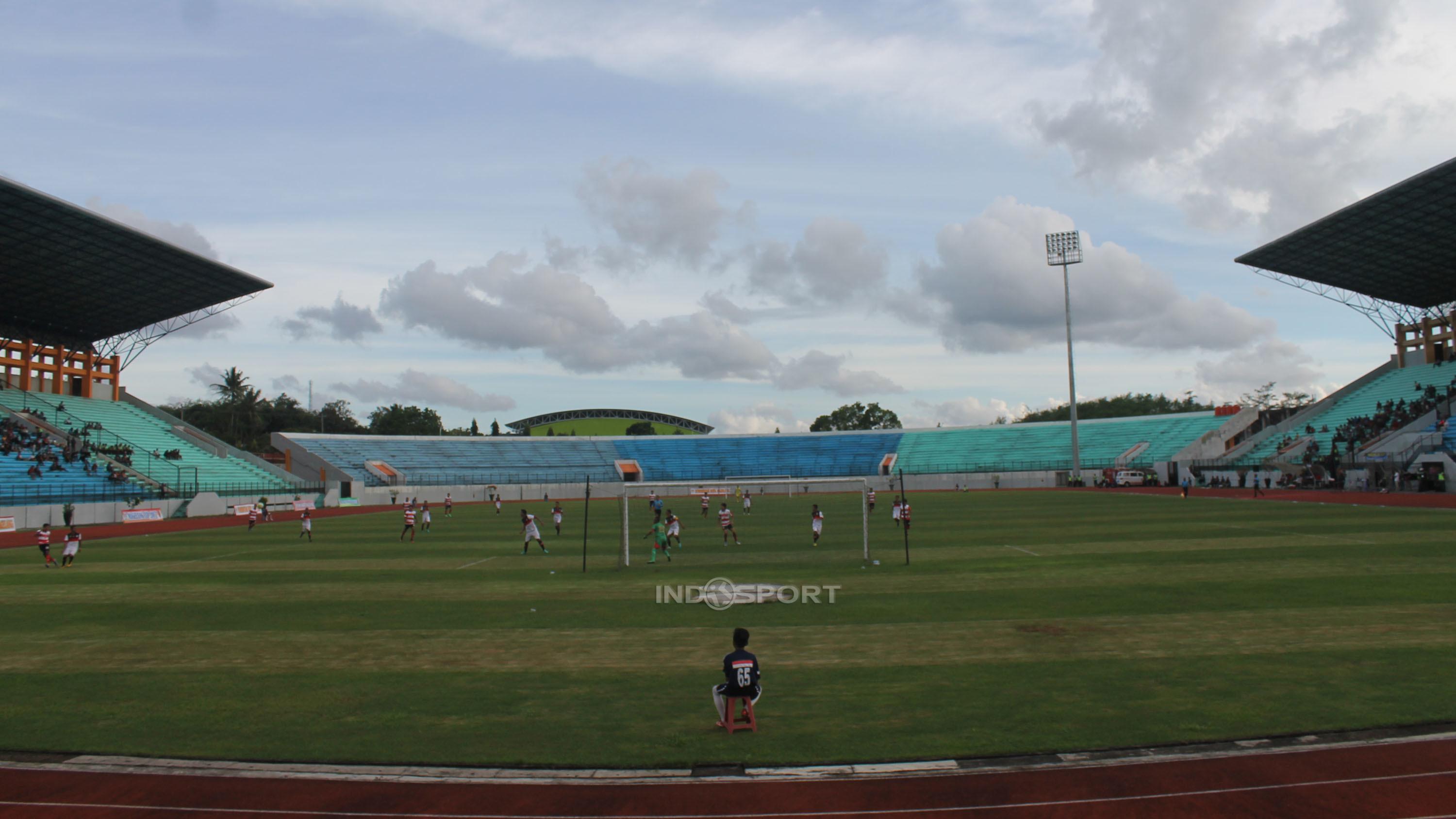 Stadion Moch Soebroto Copyright: INDOSPORT/Arief Setiadi