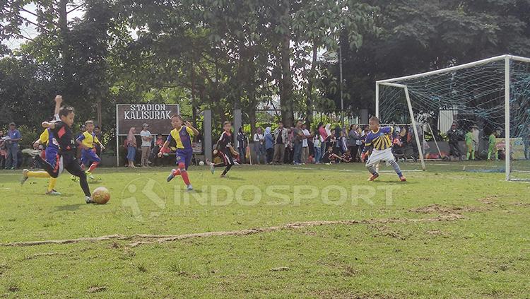 Salah satu pertandingan El Loco Cup di Lapangan Kalisoerak Lawang, Kabupaten Malang Copyright: Ian Setiawan/INDOSPORT