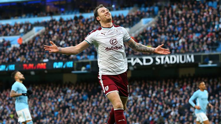 Selebrasi Ashley Barnes usai berhasil mencetak gol ke gawang Manchester City Copyright: Getty Images