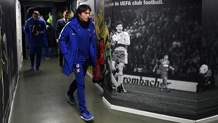Antonio Conte saat masuk ke lorong stadion. Copyright: INDOSPORT