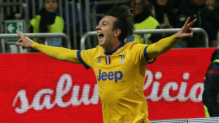 Federico Bernardeschi melakukan selebrasi usai berhasil mencetak gol. Copyright: Getty Images