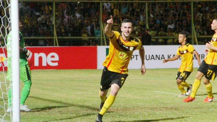 Aaron Evans selebrasi usai cetak gol. Copyright: jejakrekam