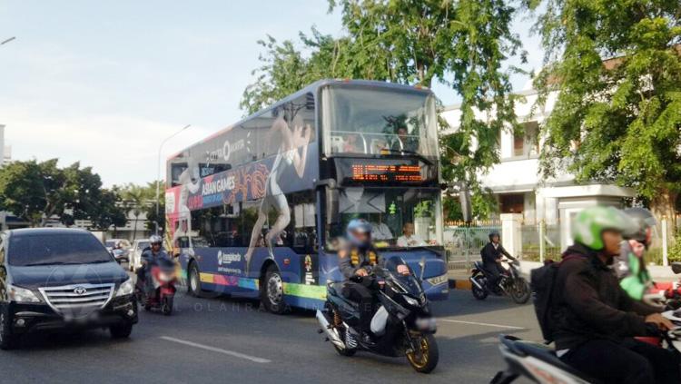 Logo cabang olaharaga di bus TransJakarta. Copyright: Annisa Hardjanti/INDOSPORT