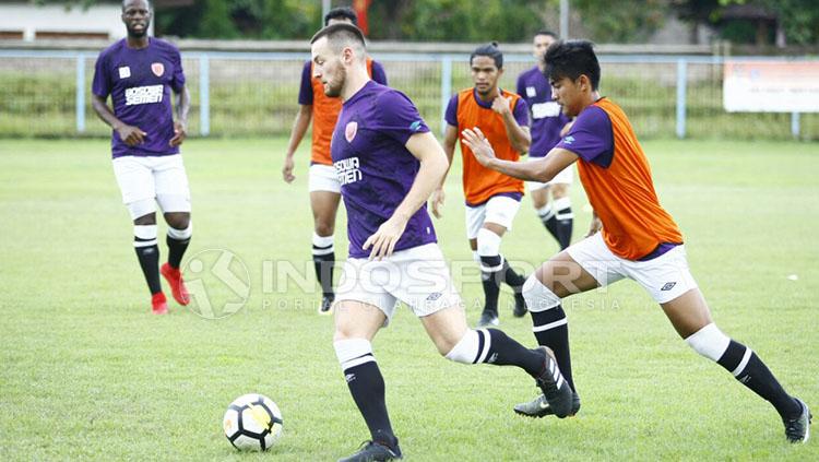 Suasana latihan PSM Makassar tanpa Robert Rene Alberts. Copyright: Reno Firhad Rinaldi/INDOSPORT