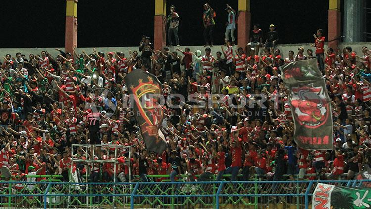 Suporter Madura United kurang antusias lewat catatan tiga ribu penjualan tiket di hari Senin (08/01/17).